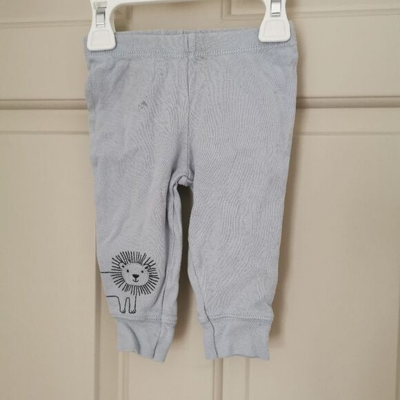 *Free Carter's pants 6 m - Picture 1 of 5